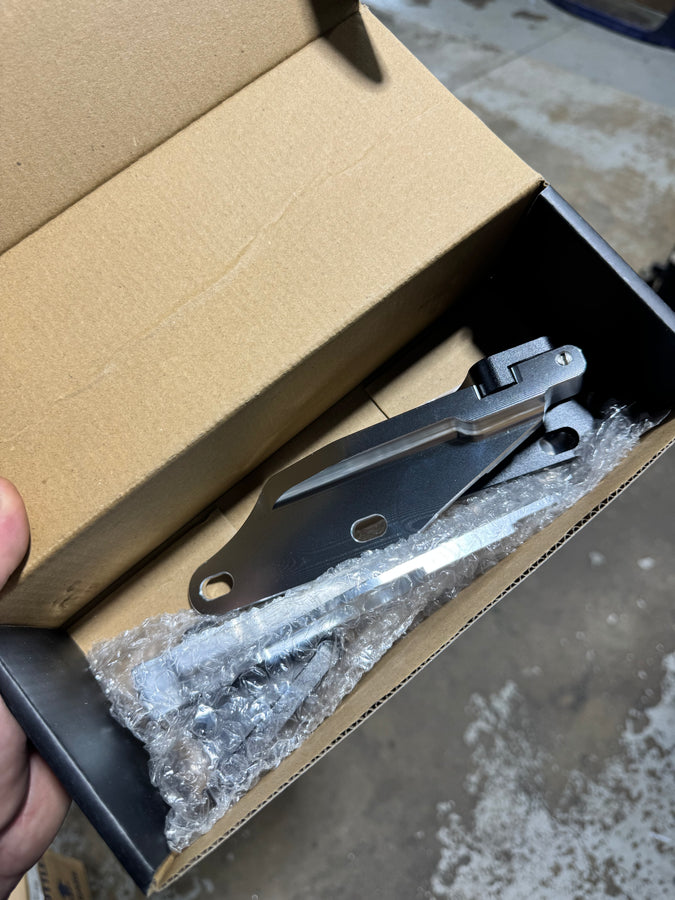 Quick release hood hinges